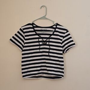 Hot Topic Women's Large Black and White Striped Top